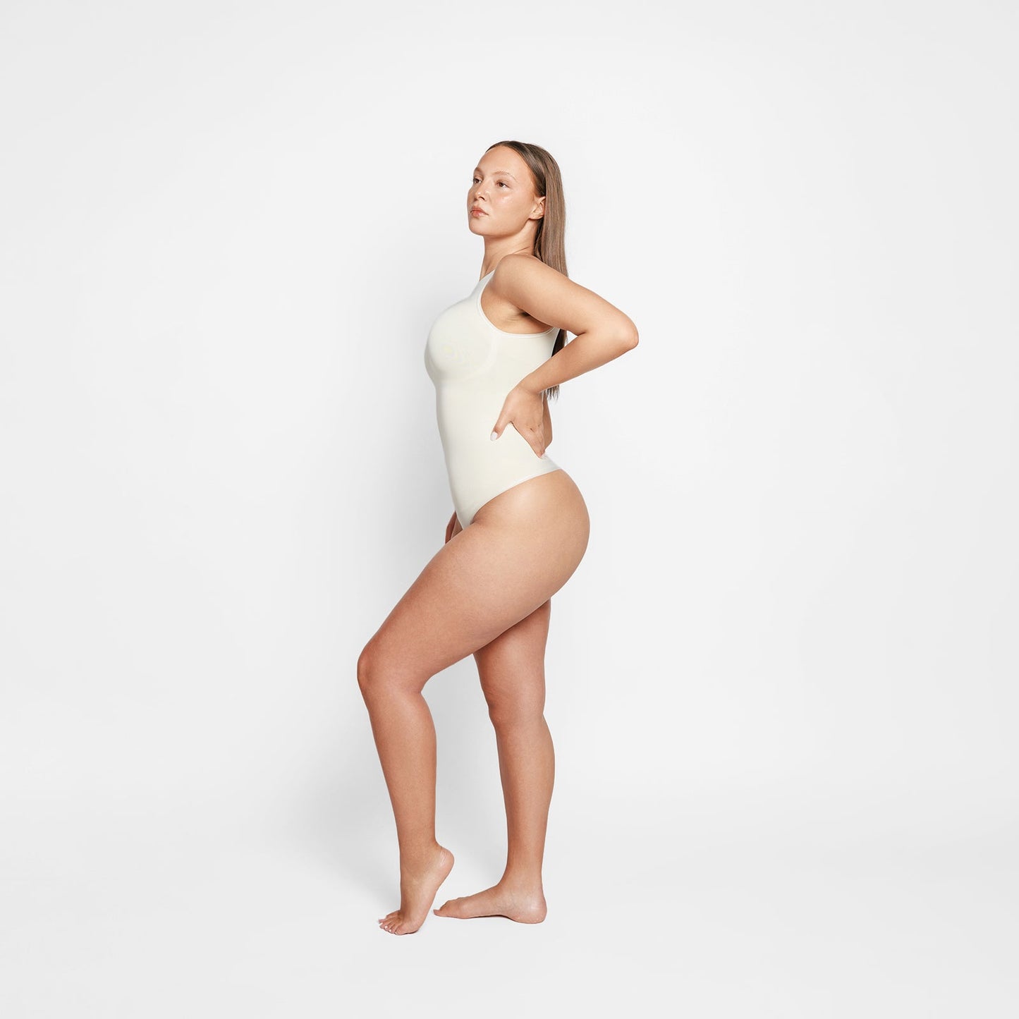 Chloe Tanga Bodi Koji Oblikuje Figuru