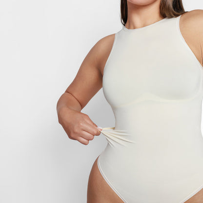 Chloe Tanga Bodi Koji Oblikuje Figuru