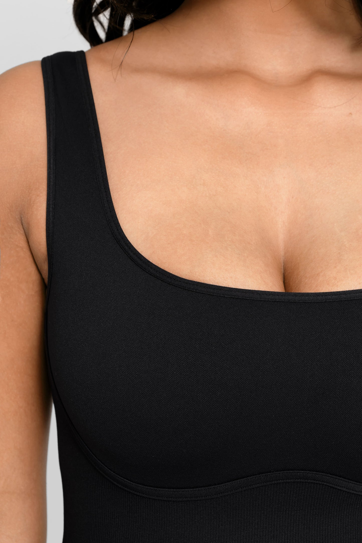 Liv™ Bešavni Slim Kombinezon sa Širokim Nogavicama